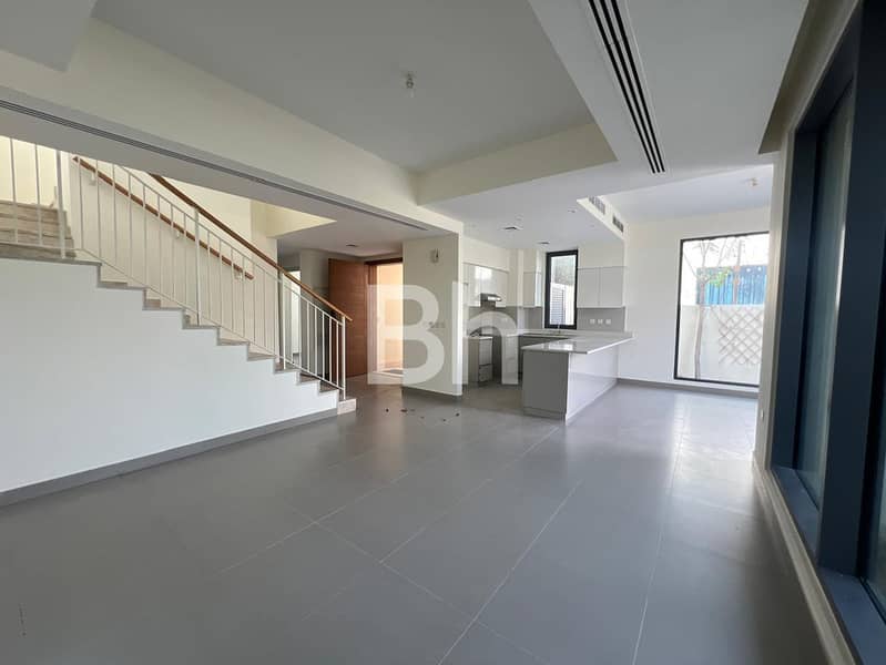 位于迪拜山庄，枫叶社区，枫叶1号公寓 5 卧室的联排别墅 340000 AED - 12194165