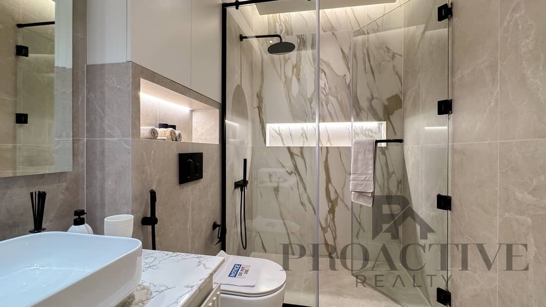 12 Copy of bathroom. jpg
