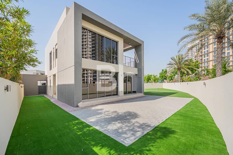 Immaculate Unit | Corner Unit | Vacant now Immaculate Unit | Corner Unit | Vacant now