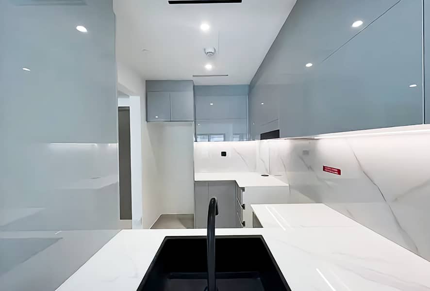 4 Modern_Finishing___Open_Creek_View___Mid_Floor-1. jpg