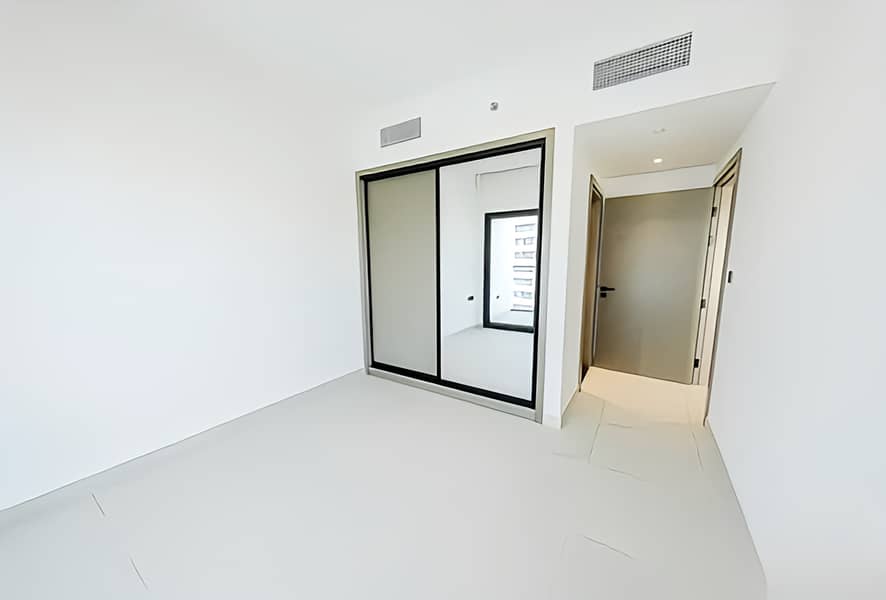 6 Modern_Finishing___Open_Creek_View___Mid_Floor-11. jpg