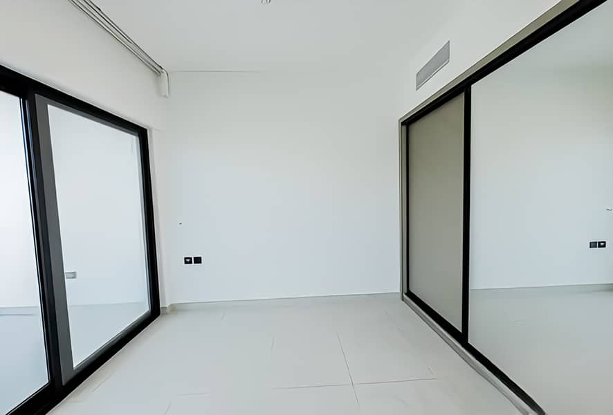 9 Modern_Finishing___Open_Creek_View___Mid_Floor-8. jpg