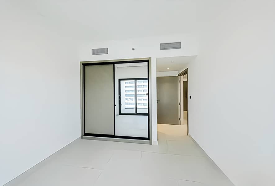 10 Modern_Finishing___Open_Creek_View___Mid_Floor-9. jpg