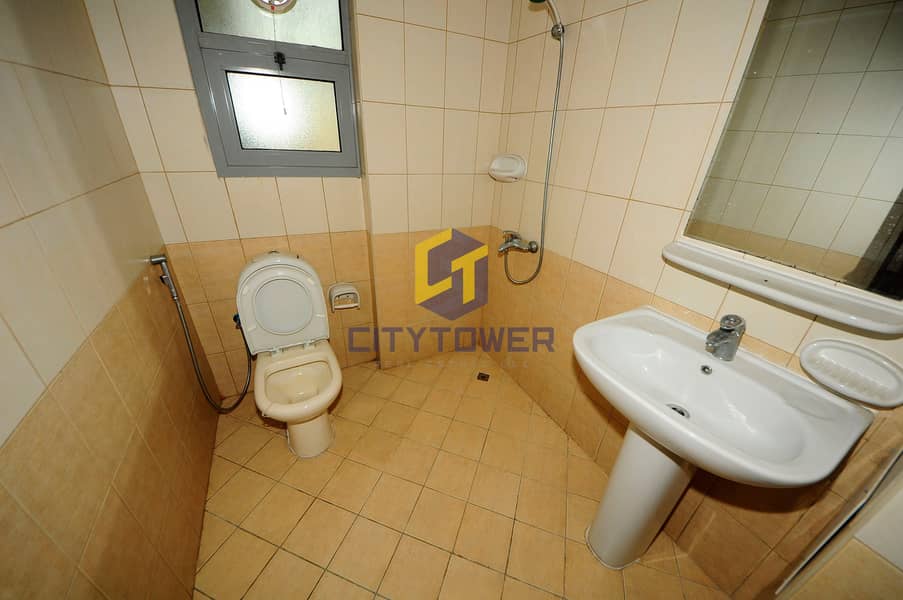 6 Bathroom. jpg