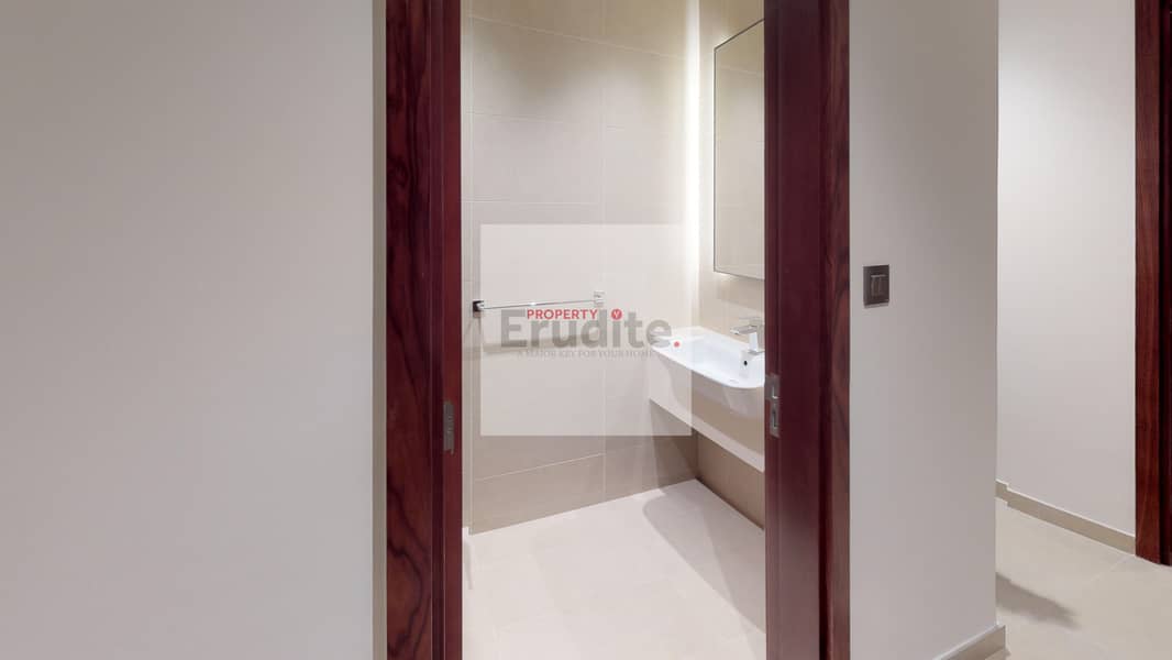 13 MG2-2BR-Corner-Unit-Partial-Marina-View-1255-sqft-09-Bathroom. jpg