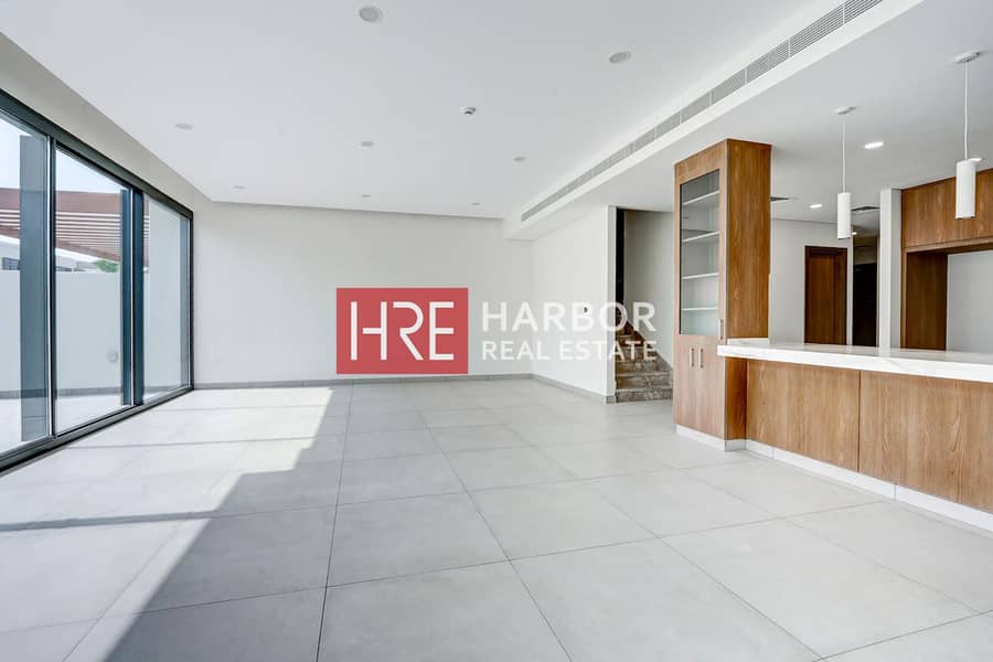 Modern and Spacious | Private Garden | Maidsroom