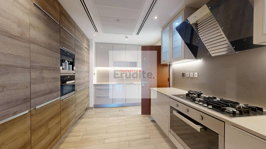 7 MG1-penthouse-Full-Marina-View-02-11212024_144446. jpg