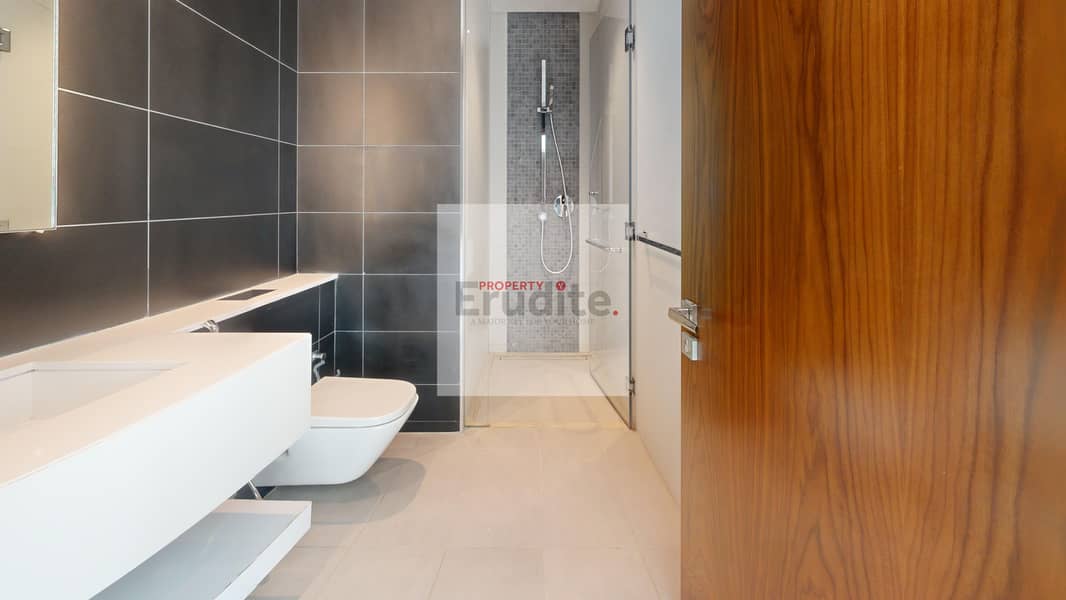 33 MG1-penthouse-Full-Marina-View-02-Bathroom 2. jpg