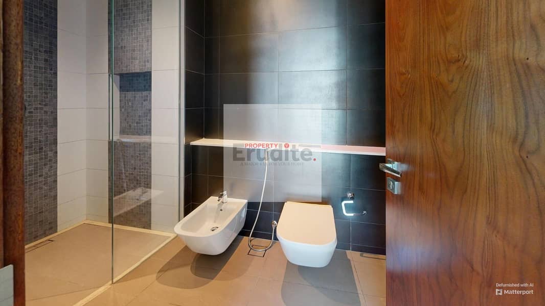 37 MG1-penthouse-Full-Marina-View-02-Bathroom 9. jpg
