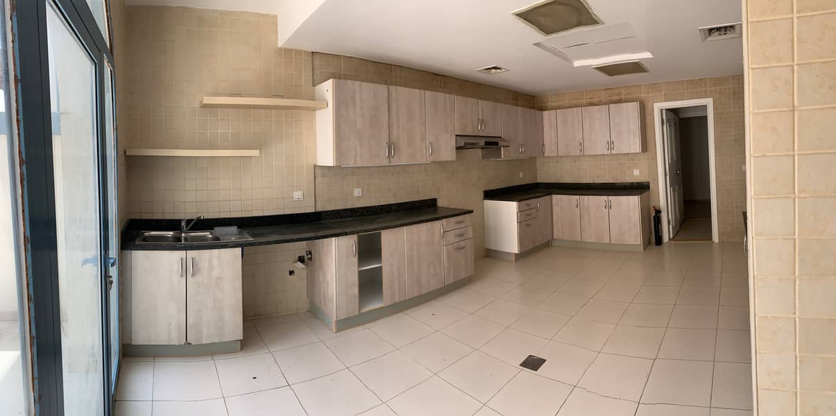 12 kitchen2 pano. jpeg