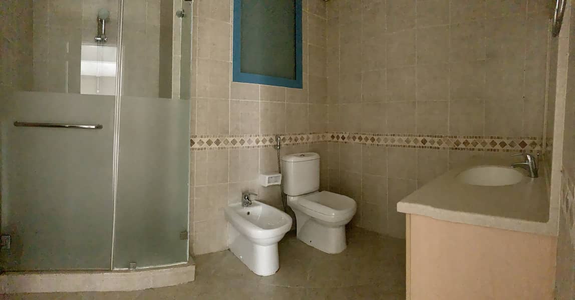 16 Master bath. jpeg