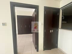 Book Now !! Large 1 bed 2 baths closed kitchen Parking , Liwan.