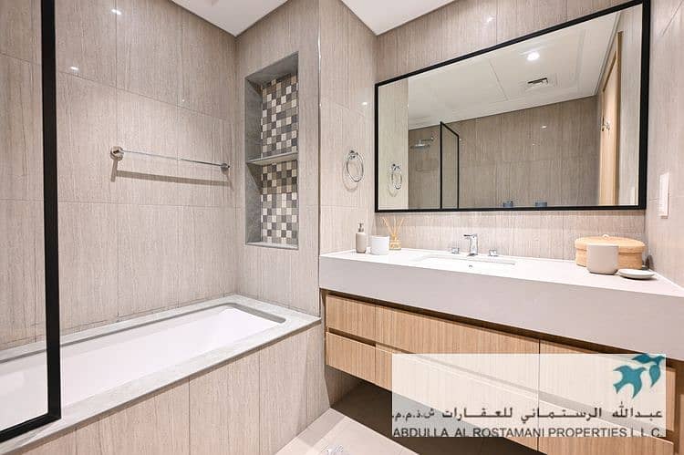 9 Bathroom. jpg