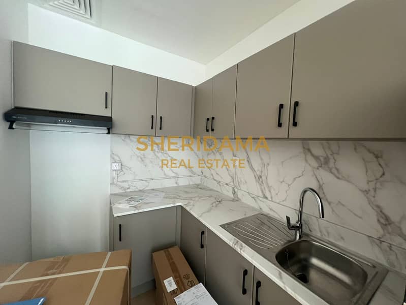 3 R - B. Bay - Mayfair - 1bd - Ph04. jpg