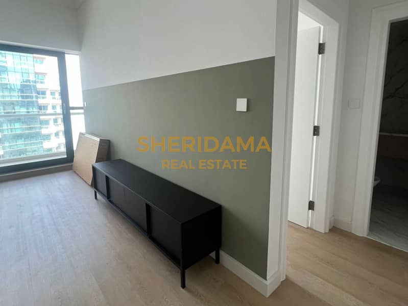 5 R - B. Bay - Mayfair - 1bd - Ph06. jpg