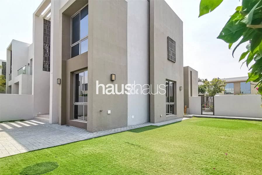 Full Corner Plot | Near Amenities I Rare 4 Bed
