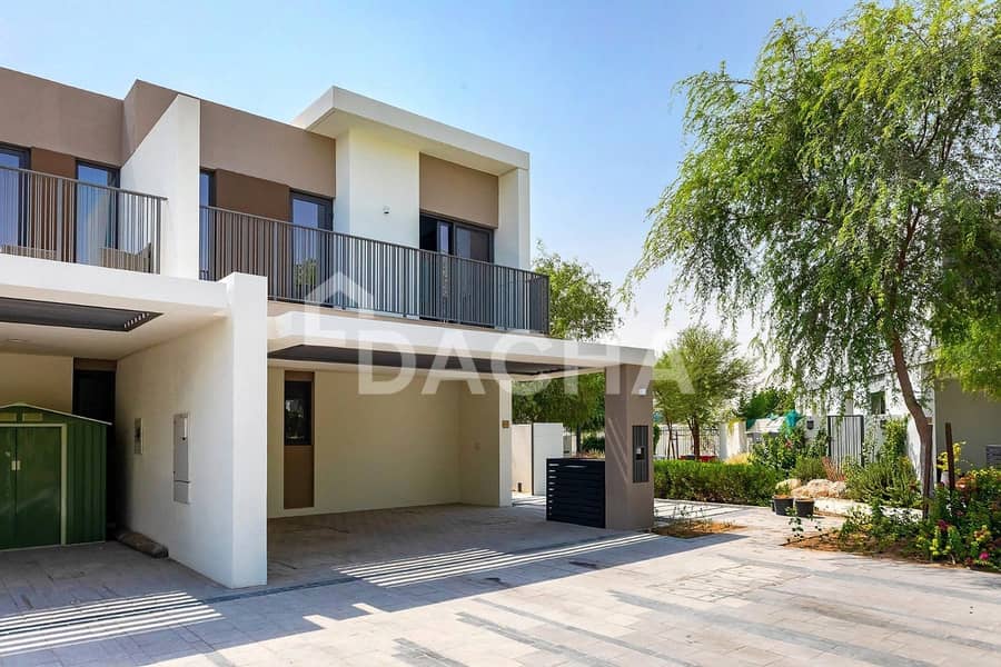 Vacant | Single Row | 4 Bed plus Maid