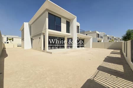 5 Bedroom Villa for Rent in Tilal Al Ghaf, Dubai - Garden Suite | Internal |Across from Park