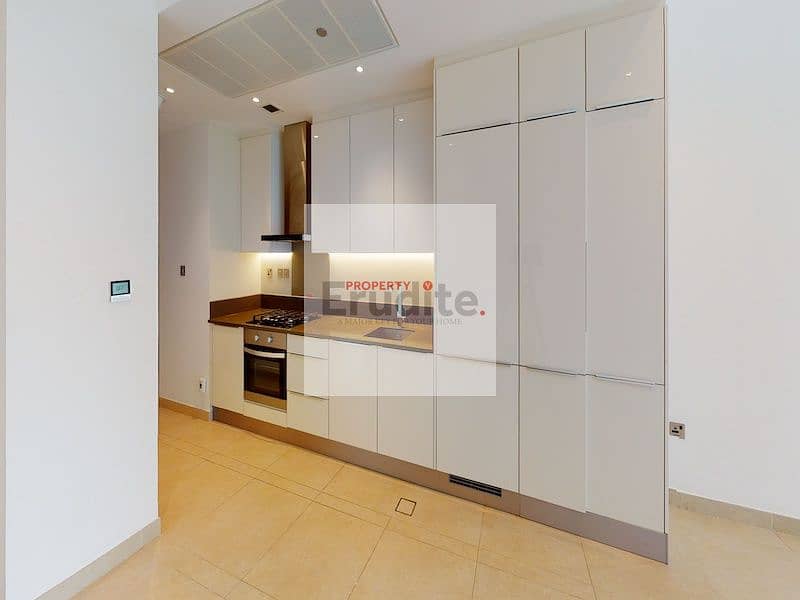 3 MG1-StudioPartial-MarinaSea535sqft04-Kitchen. jpg