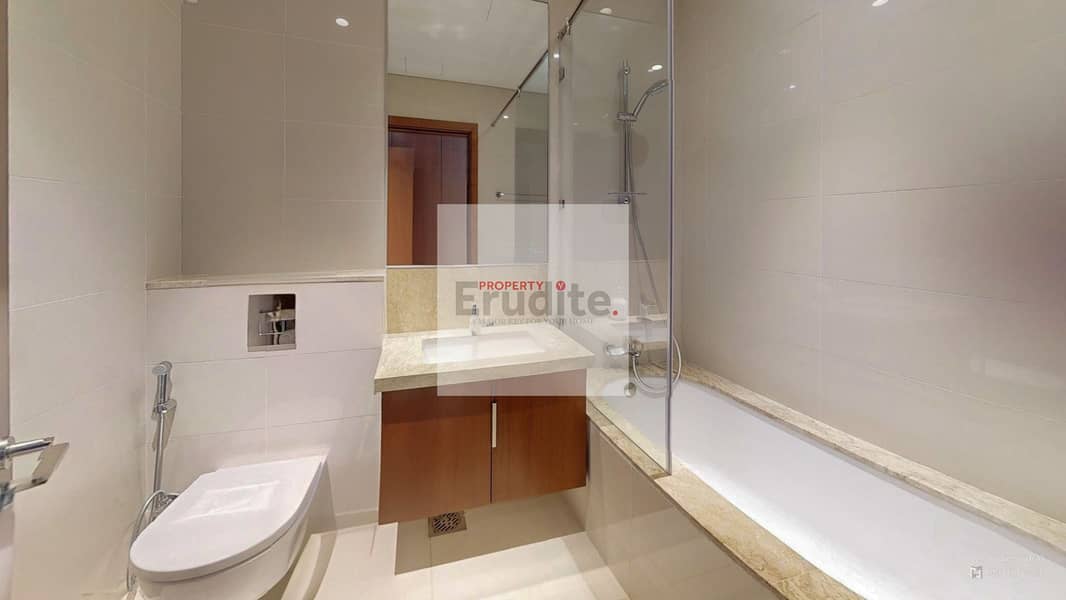 11 Mulberry-282-22-Bathroom-Defurnished 1. jpg