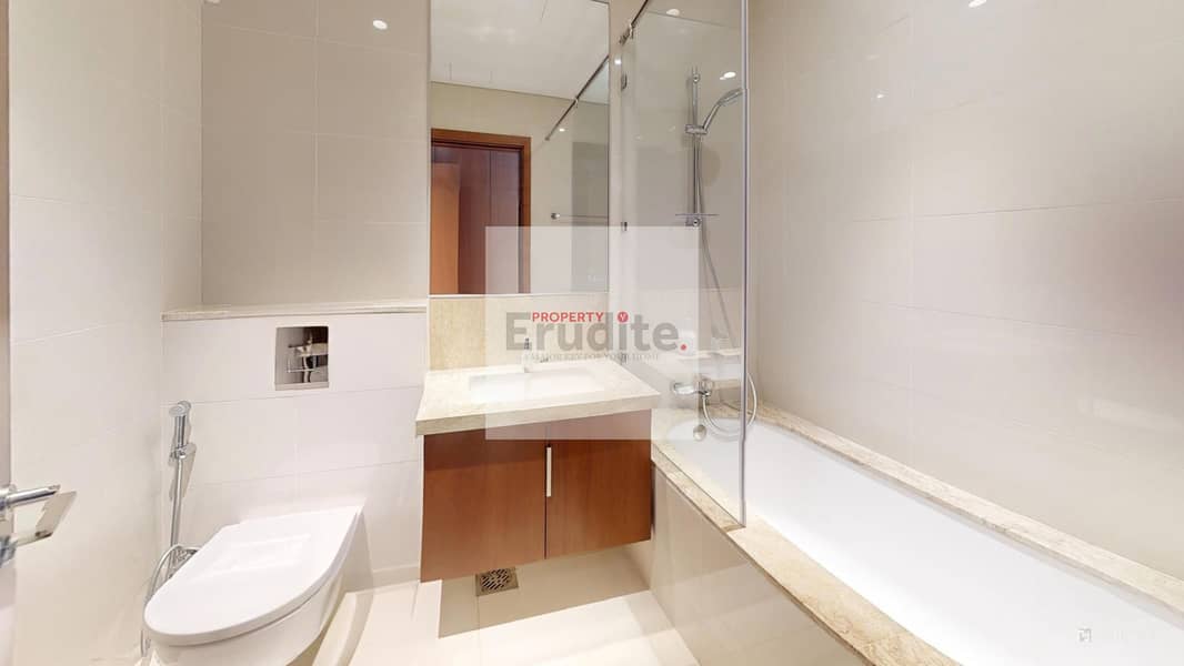 12 Mulberry-282-22-Bathroom-Defurnished 1. jpg