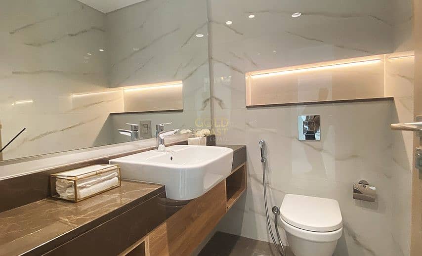 9 bathrooms-1. jpg