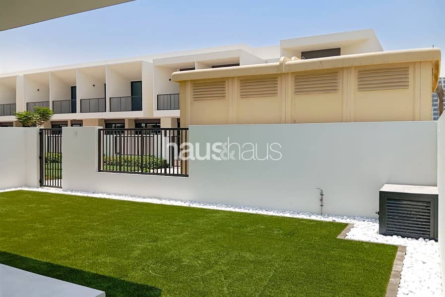 Large Corner Unit|Landscaped Garden|Great Location