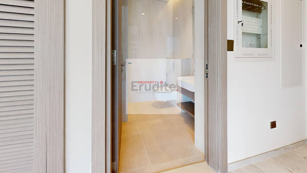 9 Peninsula-5-02-Bathroom 1. jpg