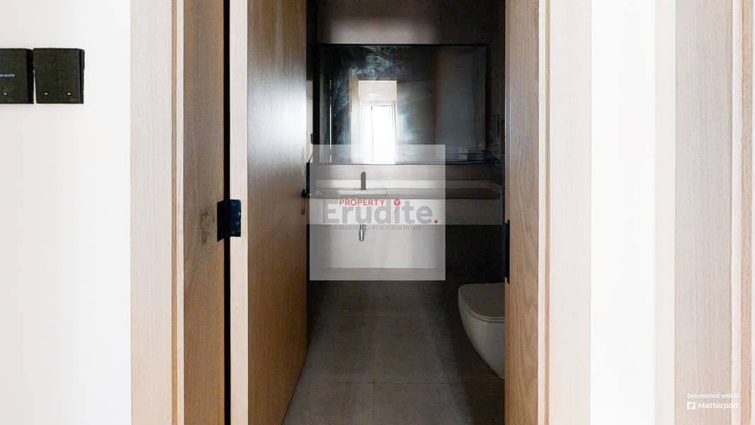 12 Central-1-07-Bathroom-Defurnished 1. jpg