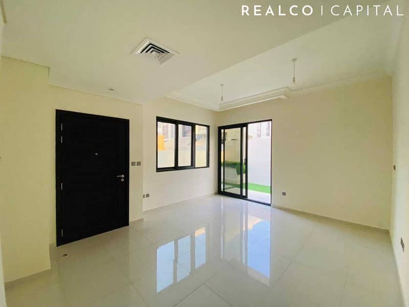 3 BEDROOMS/ WITH MAID / SINGLE ROW / VACANT 3 BEDROOMS/ WITH MAID / SINGLE ROW / VACANT
