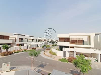 Huge Plot | Below Original Price | Move-in Ready | Corner 4BR Villa Huge Plot | Below Original Price | Move-in Ready | Corner 4BR Villa