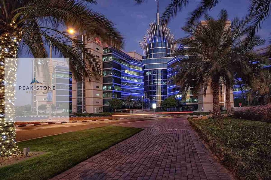 1200px-Dubai_Silicon_Oasis_-_Dubai_-_United_Arab_Emirates_-_panoramio_(2). jpg