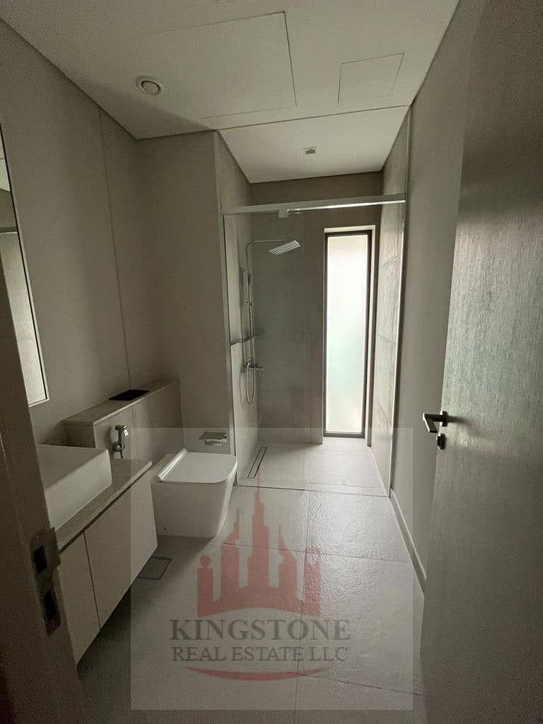 10 washroom. jpg