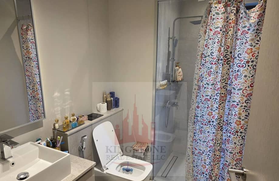 12 washroom2. jpg
