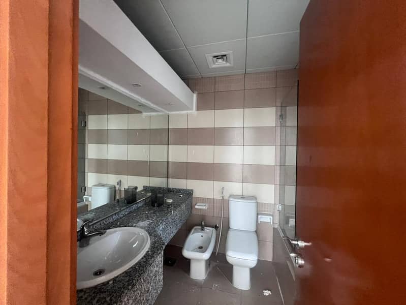 17 a70aff7f-eabb-48de-806a-5ab27e655187. jpg