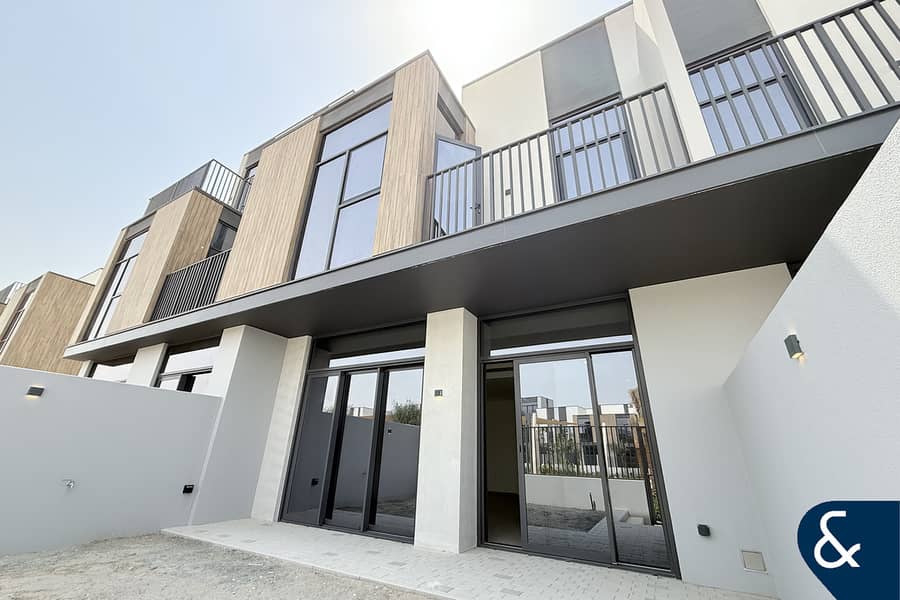 Park-Facing | Single Row | 3+ Bed maids