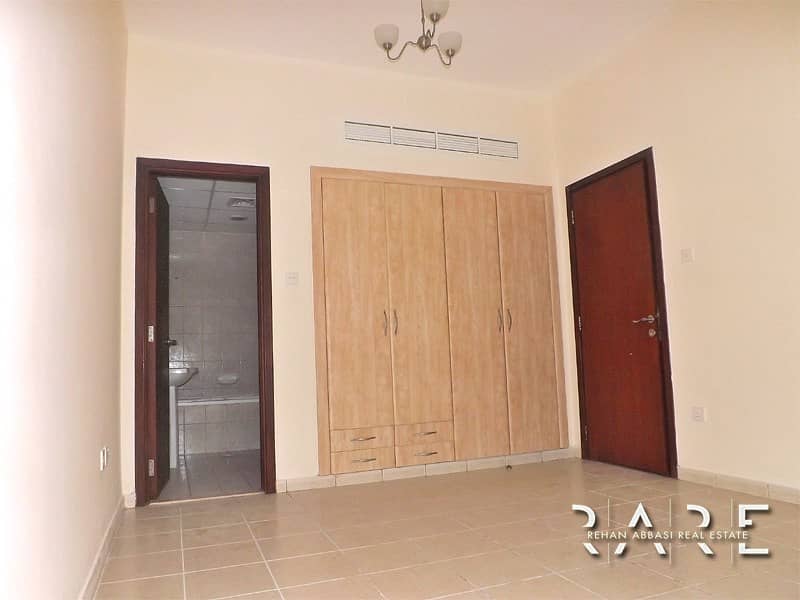 شقة في الحي المغربي،المدينة العالمية 1 غرفة 340000 درهم - 4220050