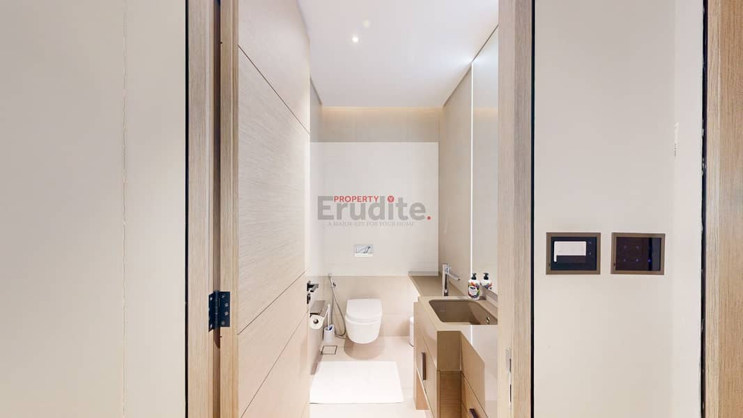 6 Jumeirah-Gate-Tower-2-Sea-view-2BHK-06-12212024_110313. jpg