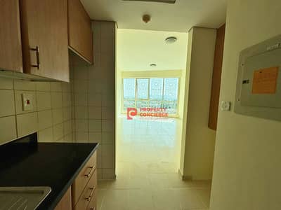 Studio for Rent in The Gardens, Dubai - The Gardens Studio| Pink Buildings | For Rent