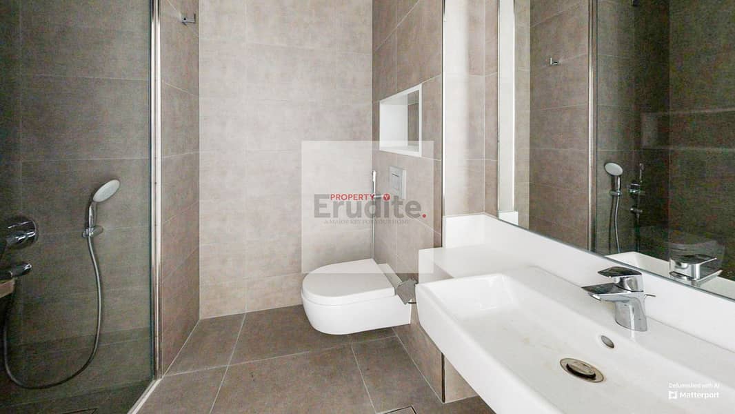 18 Residence-11-05-Bathroom 1. jpg