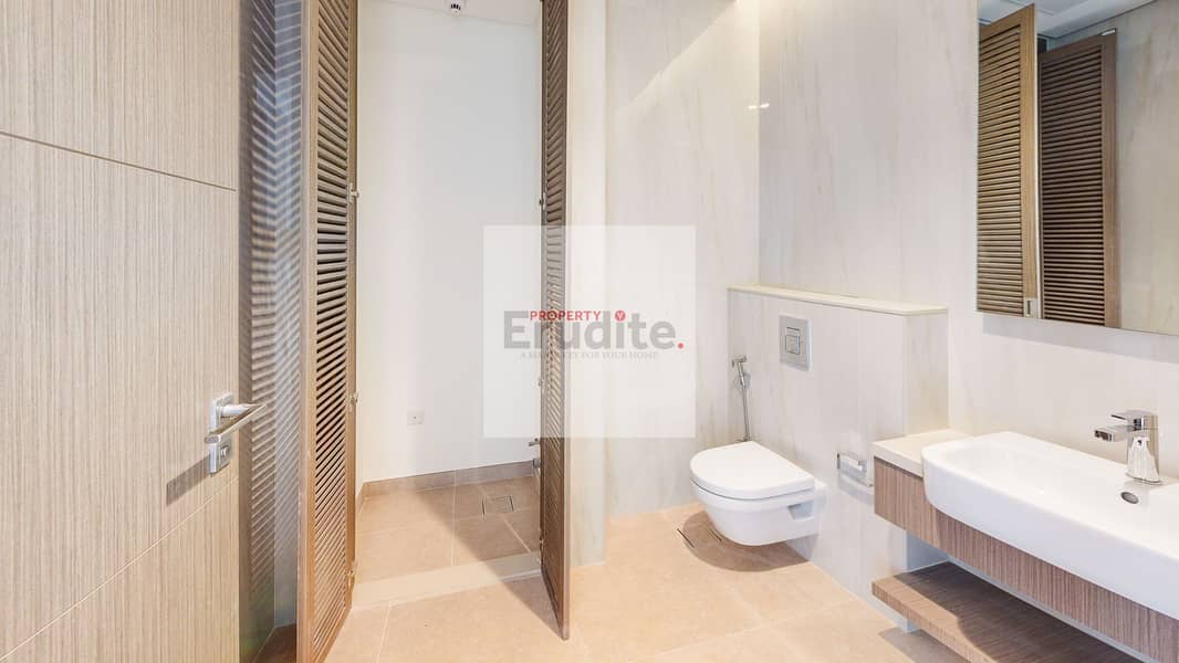 23 Peninsula5-3603-Bathroom. jpg