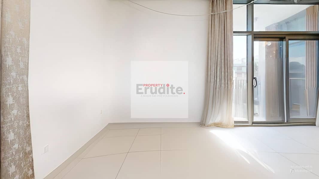 39 Point-Park-Block-A902-Living-Room-Defurnished. jpg