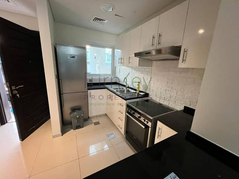 2 bd0360fa-6e10-4570-85f2-fec2e01bf95b. jpg