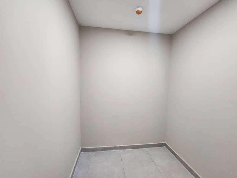 6 Best_Price___Closed_Kitchen___Brand_New_Unit-5. jpg