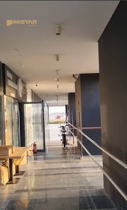 5 azizi shop 1. png