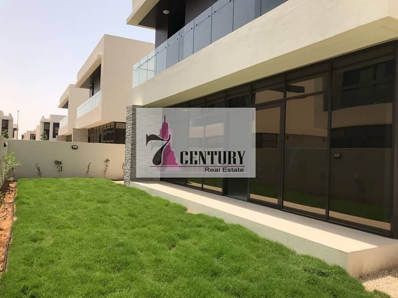 Type V4 / 5Br+M Villa / Private Garden Type V4 / 5Br+M Villa / Private Garden
