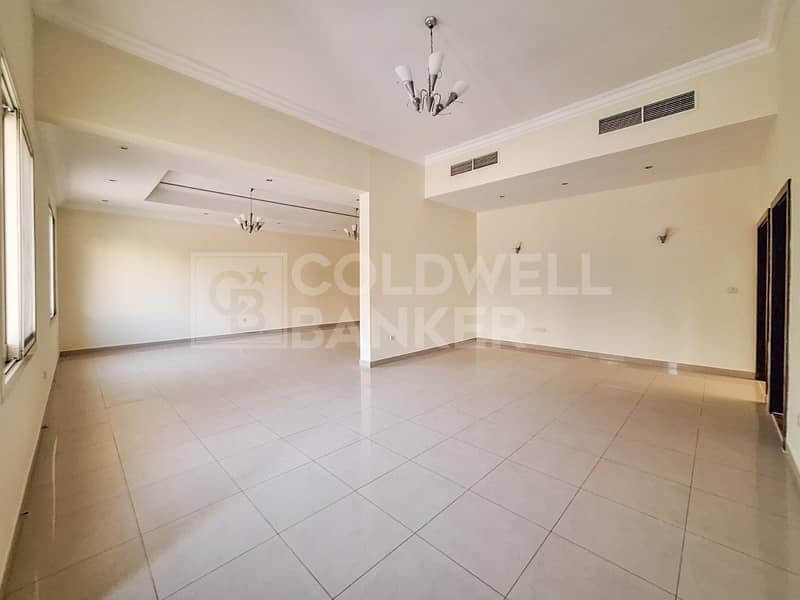 Вилла в Аль Барша，Аль Барша 1，Оук Виллы, 5 спален, 270000 AED - 12224903