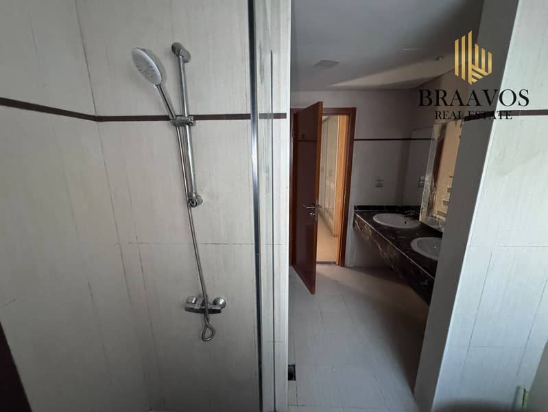 位于朱美拉环形村(JVC)，JVC第14区，桑多瓦尔巷 4 卧室的别墅 180000 AED - 12135645
