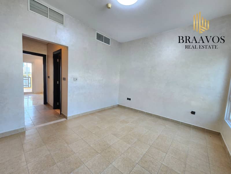 位于朱美拉环形村(JVC)，JVC第16区 2 卧室的别墅 195000 AED - 12136725