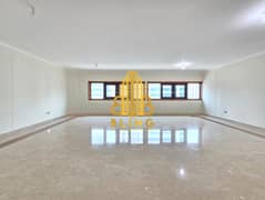 شقة في شارع حمدان 4 غرف 125000 درهم - 12222589